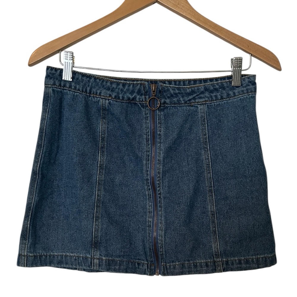 Forever 21 Zip Front Denim Mini Skirt Size Medium Runs Small 100 percent Cotton
